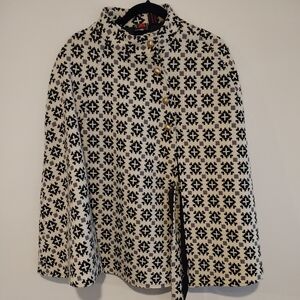 Welsh Woollens Vintage Black & Cream Pattern 100% Wool Snap Closure Cape